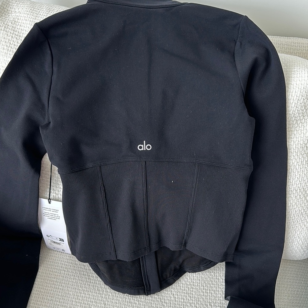 ALO Yoga Black Blazer with Structured Athletic Style